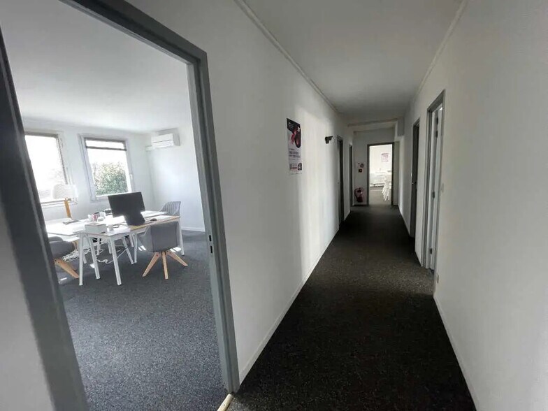 Office in Talence for sale - Interior Photo - Image 3 of 7