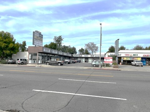 19235-19243 Ventura Blvd, Tarzana, CA for lease - Building Photo - Image 1 of 7