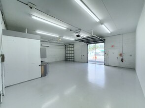 1214 Roebuck Ct, West Palm Beach, FL for lease Interior Photo- Image 1 of 7