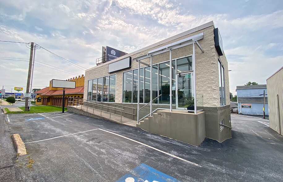 4647 Jonestown Rd, Harrisburg, PA for lease - Building Photo - Image 3 of 8