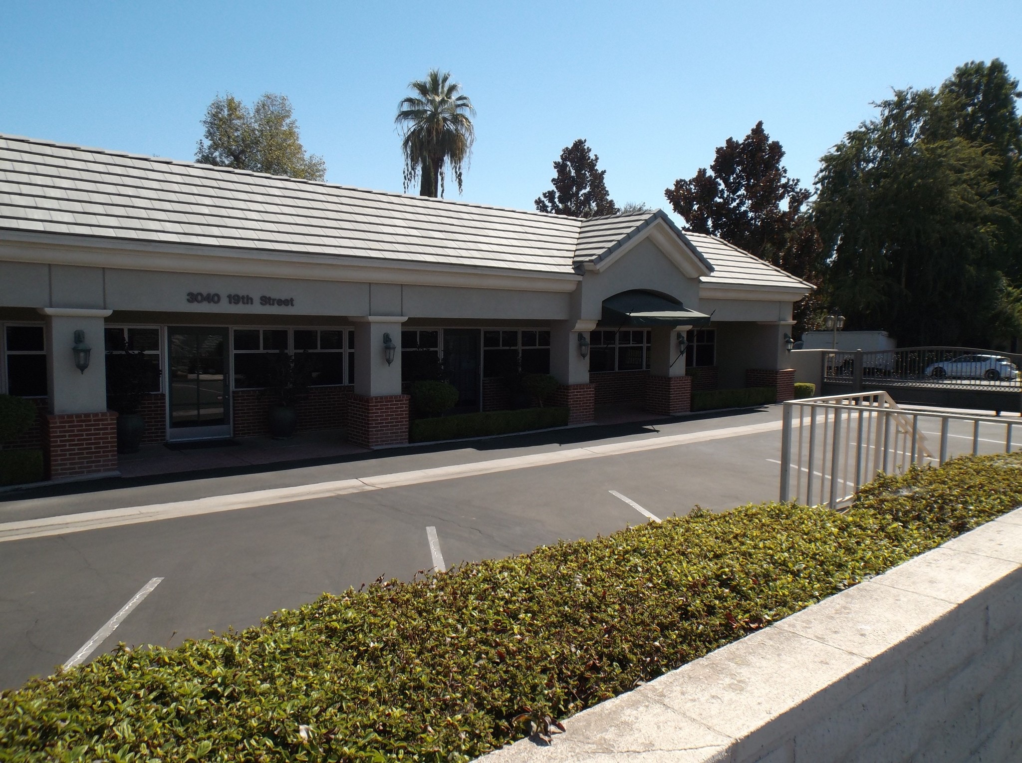 3040 19th St, Bakersfield, CA for sale Primary Photo- Image 1 of 1