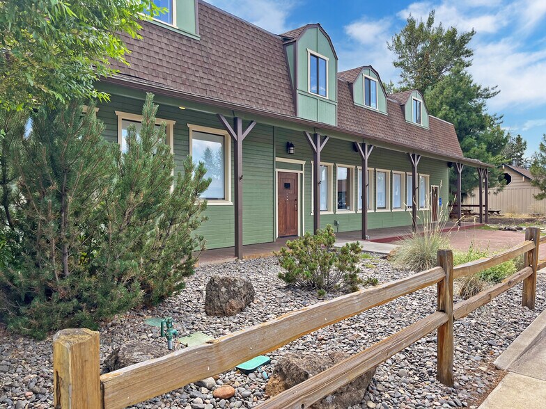 473 E Hood St, Sisters, OR for sale - Building Photo - Image 1 of 1