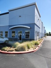 530 Commerce Ave, Palmdale, CA for lease Building Photo- Image 2 of 7