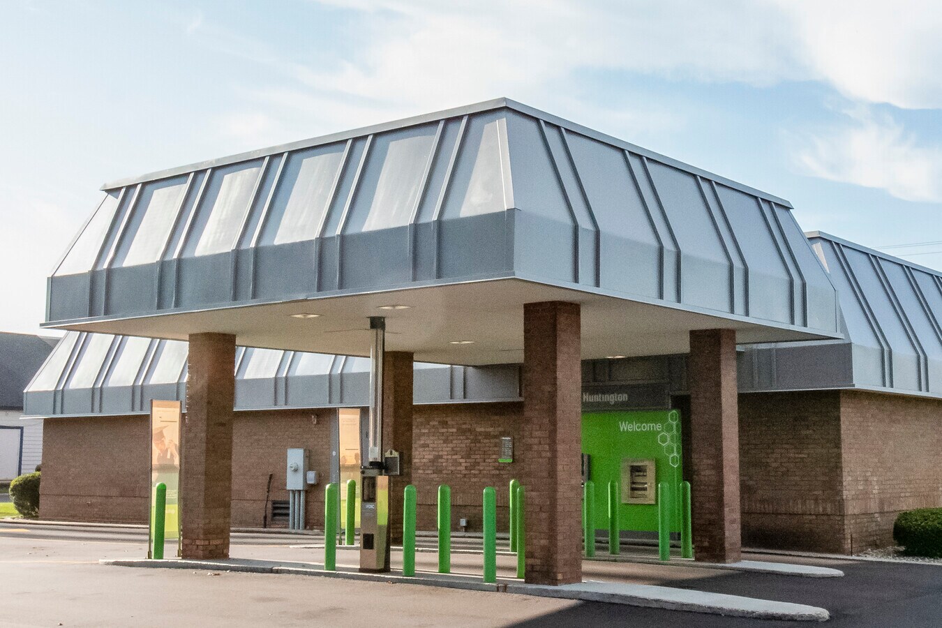 4300 W Main St, Kalamazoo, MI 49006 Huntington Bank