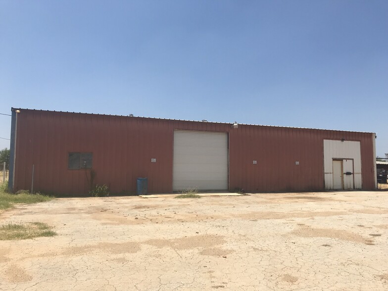 800 W Fm 117, Dilley, TX for lease - Building Photo - Image 1 of 12