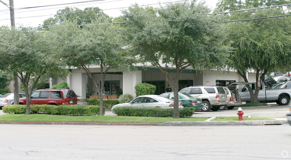 5321-5323 Broadway St, San Antonio, TX for lease - Primary Photo - Image 2 of 6