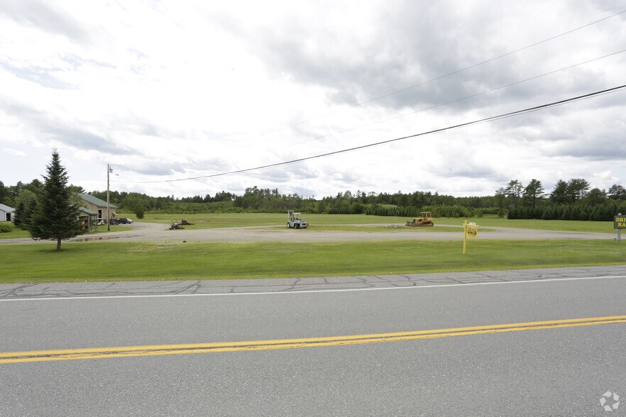 911 Waterville Rd, Skowhegan, ME for sale - Primary Photo - Image 1 of 1