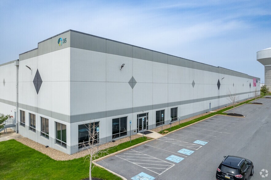 95 Kriner Rd, Chambersburg, PA for lease - Primary Photo - Image 1 of 5