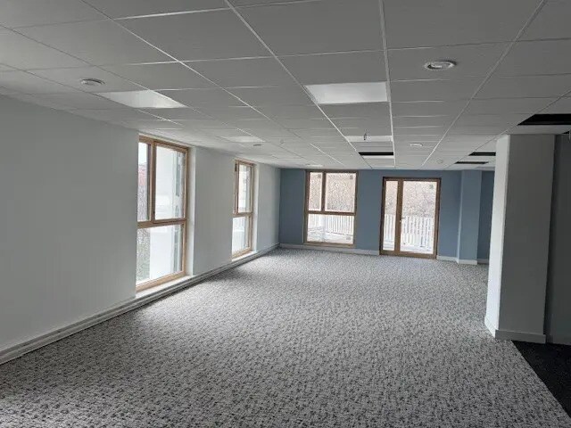 Office in Saint-Étienne for lease - Building Photo - Image 3 of 5
