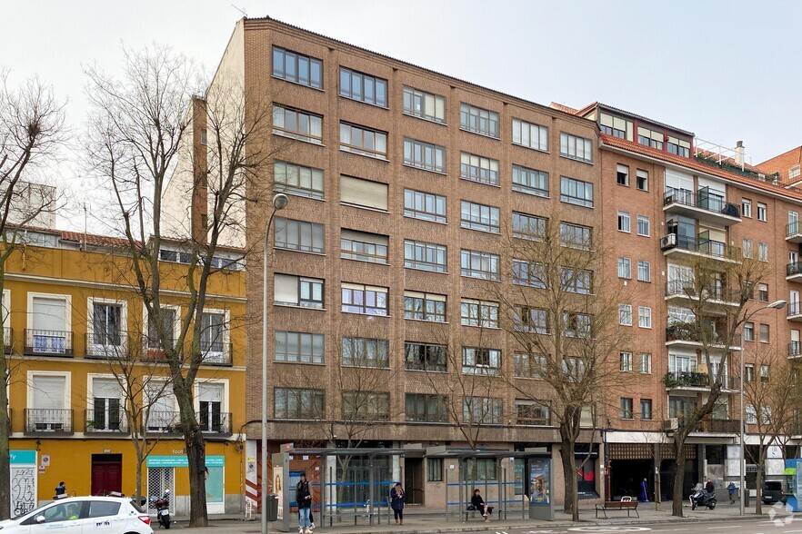 Multifamily in Madrid, MAD for sale - Building Photo - Image 3 of 4