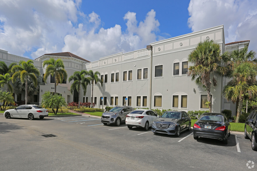 8461 Lake Worth Rd, Lake Worth, FL for lease - Primary Photo - Image 1 of 2