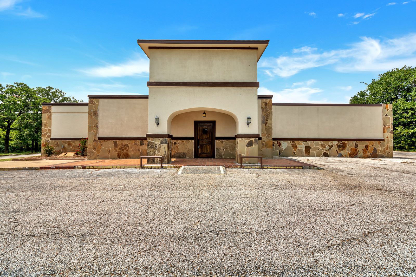 2001 S Austin Ave, Denison, TX for sale Primary Photo- Image 1 of 36