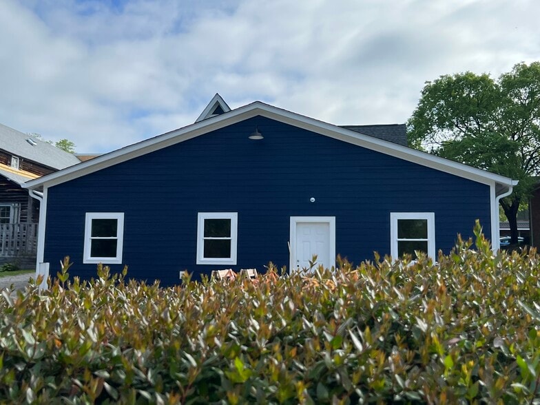 250 W Pennsylvania Ave, Southern Pines, NC for lease - Building Photo - Image 2 of 9