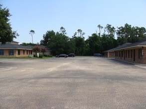 6706 N 9th Ave, Pensacola, FL for lease Interior Photo- Image 2 of 5