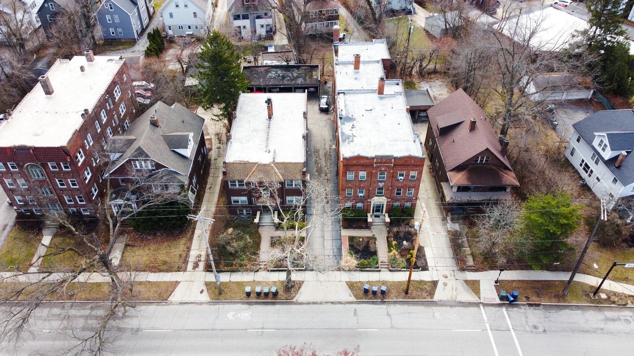 17 Units - The Wilroy and Elite Manor portfolio of 2 properties for sale on LoopNet.com Building Photo- Image 1 of 11