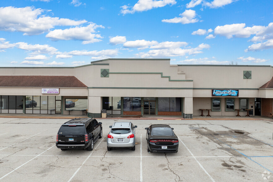 12243-12305 Natural Bridge Rd, Bridgeton, MO for lease - Building Photo - Image 3 of 20