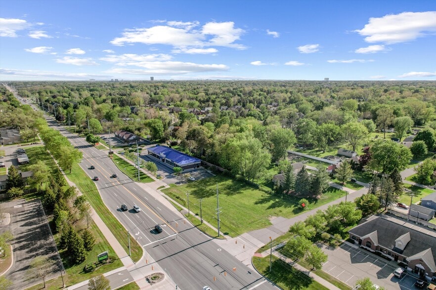 6511 Rochester Rd, Troy, MI for sale - Aerial - Image 2 of 10