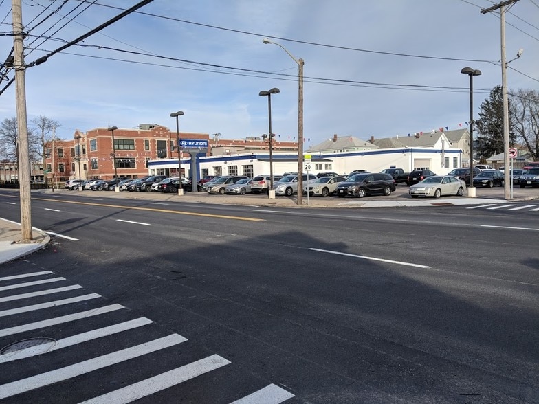 939 Newport Ave, Pawtucket, RI for sale - Primary Photo - Image 1 of 1