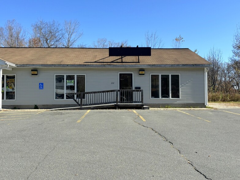 230 Wilton Rd, Farmington, ME for lease - Primary Photo - Image 1 of 21