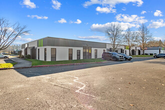 12050-12070 SW Garden Pl, Tigard, OR for lease Building Photo- Image 1 of 32