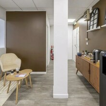 10 Rue Du Lieutenant Parayre, Aix-en-Provence for lease Interior Photo- Image 2 of 7