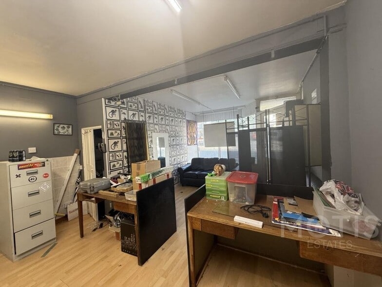 51 Black Bull Rd, Folkestone for lease - Interior Photo - Image 2 of 6