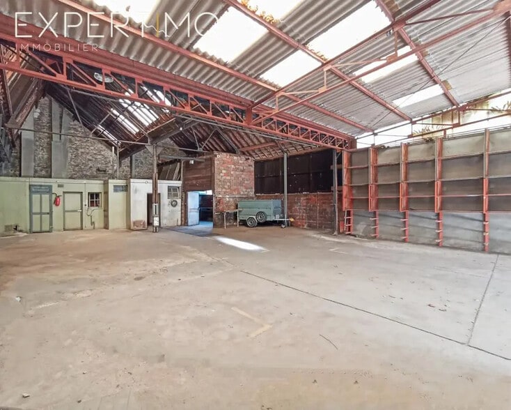 Industrial in Lardy for lease - Interior Photo - Image 1 of 6