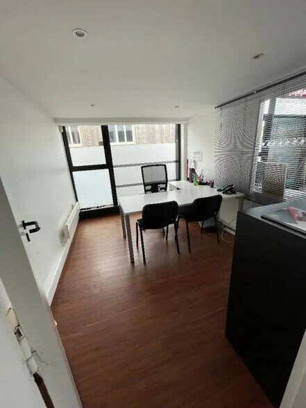 Office in Brest for lease - Building Photo - Image 2 of 3