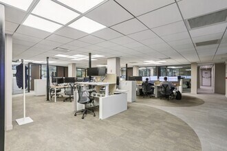 43-47 Avenue De La Grande Armée, Paris for lease Interior Photo- Image 2 of 15