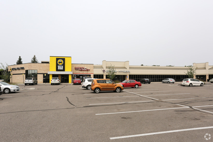 5510-5590 W Broadway Ave, Crystal, MN for lease - Building Photo - Image 1 of 2