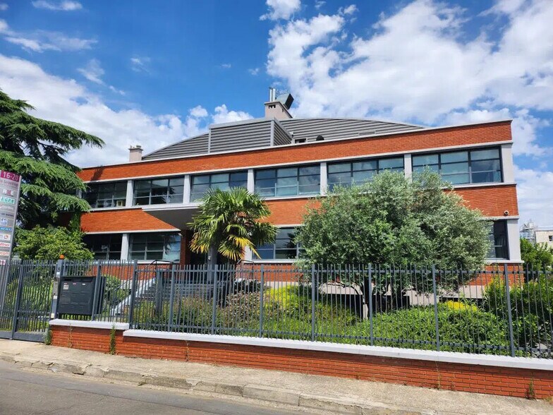 Office in Bezons for lease - Building Photo - Image 2 of 11