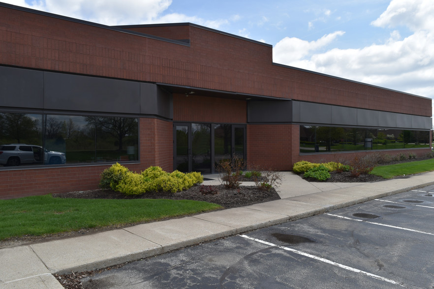 9855 Crosspoint Blvd, Indianapolis, IN for sale - Building Photo - Image 1 of 1