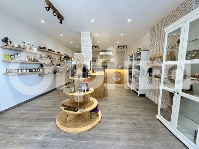 Retail in Compiègne for lease - Building Photo - Image 3 of 4