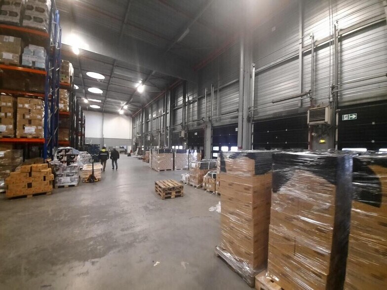Industrial in Gennevilliers for lease - Building Photo - Image 2 of 3