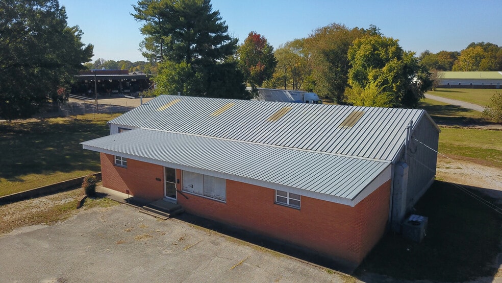 15145 Highland Dr, McKenzie, TN for sale - Building Photo - Image 3 of 11