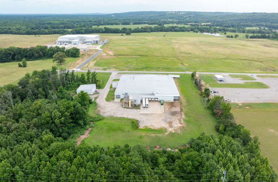 532 Industrial Park Dr, Mulberry, AR for sale - Building Photo - Image 2 of 4