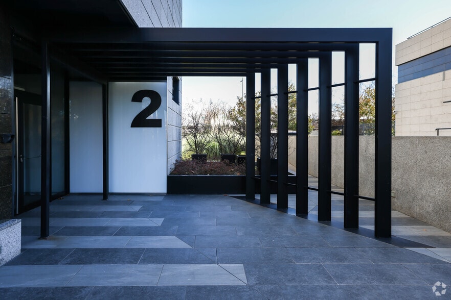 Calle Poeta Rafael Morales, 2, San Sebastián de los Reyes, Madrid for lease - Building Photo - Image 3 of 7