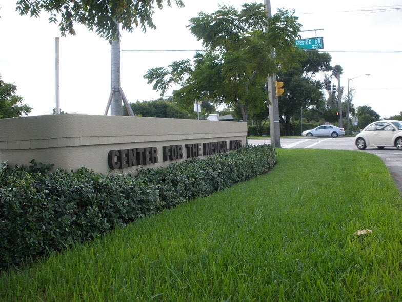 8100-8110 Royal Palm Blvd, Coral Springs, FL for lease - Building Photo - Image 3 of 12