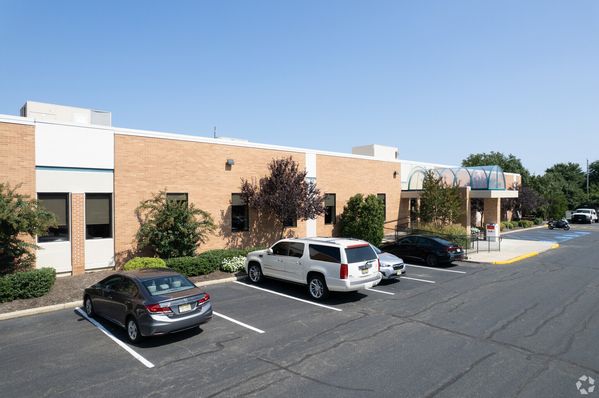 2 Crescent Pl, Oceanport, NJ for lease Building Photo- Image 1 of 5