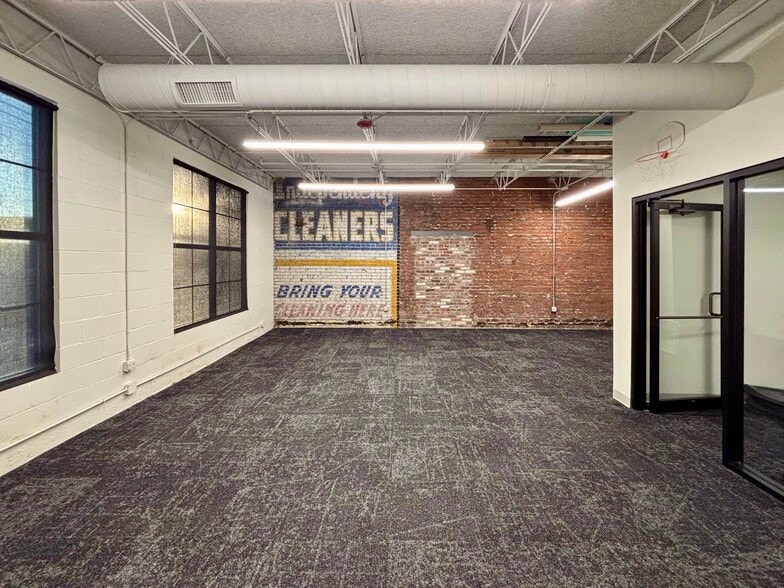 825 E Market St, Louisville, KY for lease - Building Photo - Image 2 of 12