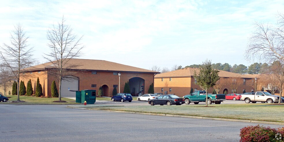 749 Green Tree Cir, Chesapeake, VA for sale - Primary Photo - Image 1 of 1