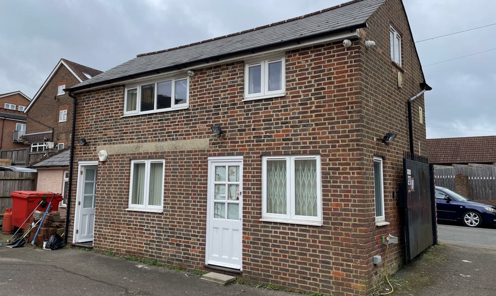 2-4 Livingstone Rd, Caterham for sale - Primary Photo - Image 1 of 1