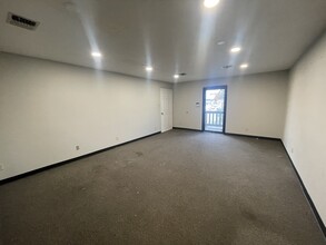 812 W Dallas St, Conroe, TX for lease Interior Photo- Image 1 of 3