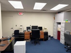 950 Skokie Blvd, Northbrook, IL for lease Interior Photo- Image 1 of 3