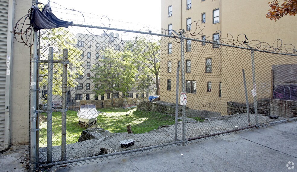 2556-2560 Briggs Ave, Bronx, NY for sale - Primary Photo - Image 1 of 1