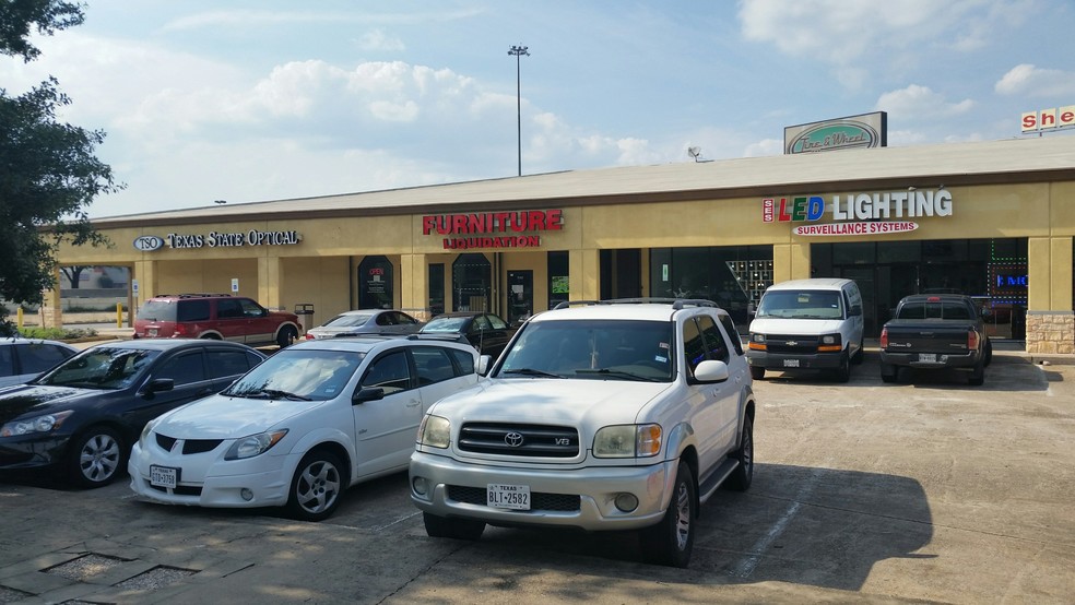 7115-7149 Southwest Fwy, Houston, TX for lease - Building Photo - Image 1 of 1