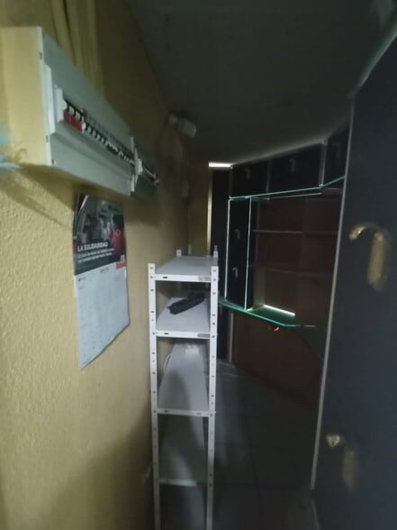 Retail in Cáceres, Cáceres for lease - Building Photo - Image 3 of 6