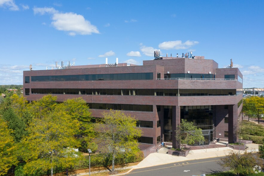 3220 Tillman Dr, Bensalem, PA 19020 Glenview Corporate Center