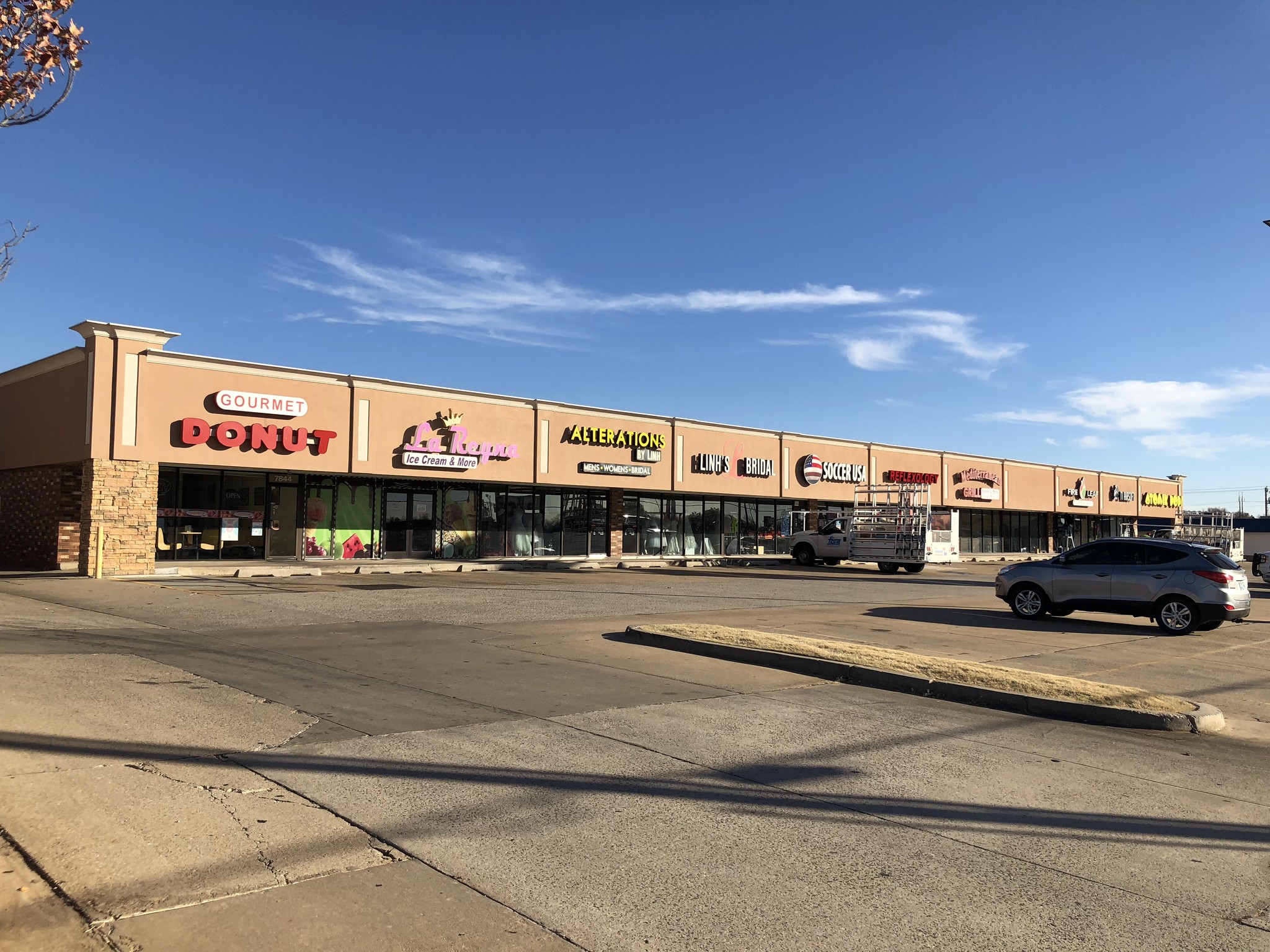 8000 S Western Ave, Oklahoma City, OK for lease Building Photo- Image 1 of 4