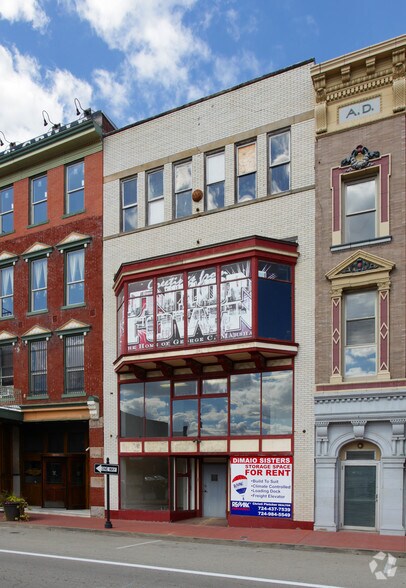 90 W Main St, Uniontown, PA for sale - Primary Photo - Image 1 of 2
